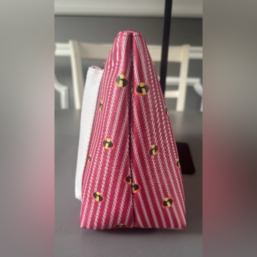 Disney PIXAR The Incredibles Travel Bag - Picture 6 of 8